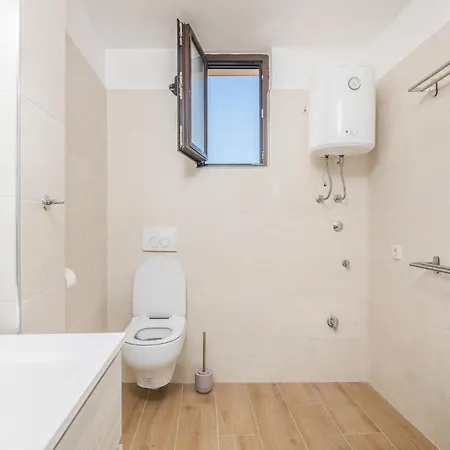 2 Bedroom Cozy In 度假居