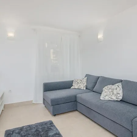 2 Bedroom Cozy In * Dobrinj