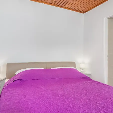 2 Bedroom Pet Friendly In Dobrinj