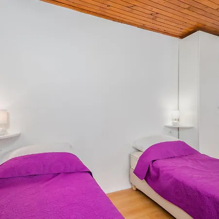 2 Bedroom Cozy In Nyaraló